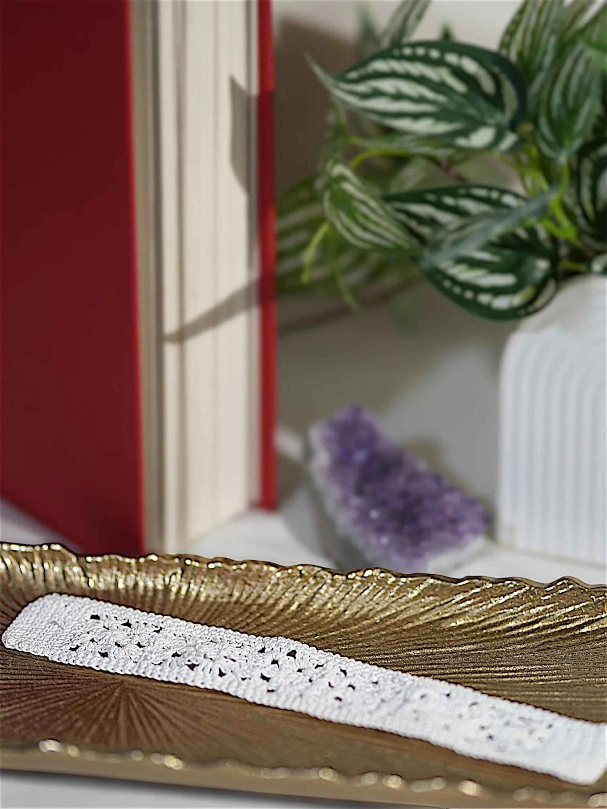 Charming Handmade Crochet Floral Bookmark for Book Lovers